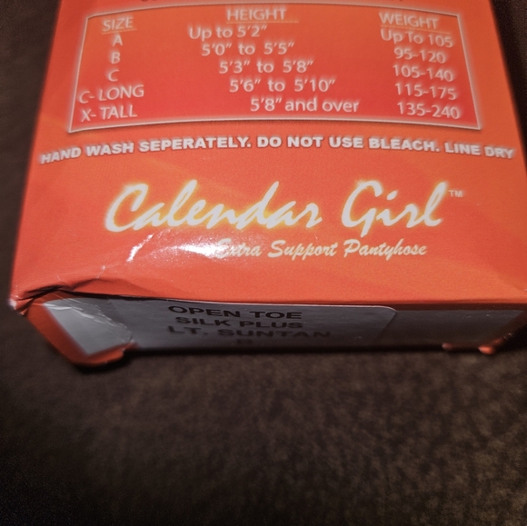 New In Box Hooters Pantyhose Open Toe Silk Plus Lt.  Suntan B  5-5"5 95-120 lbs - Picture 2 of 7